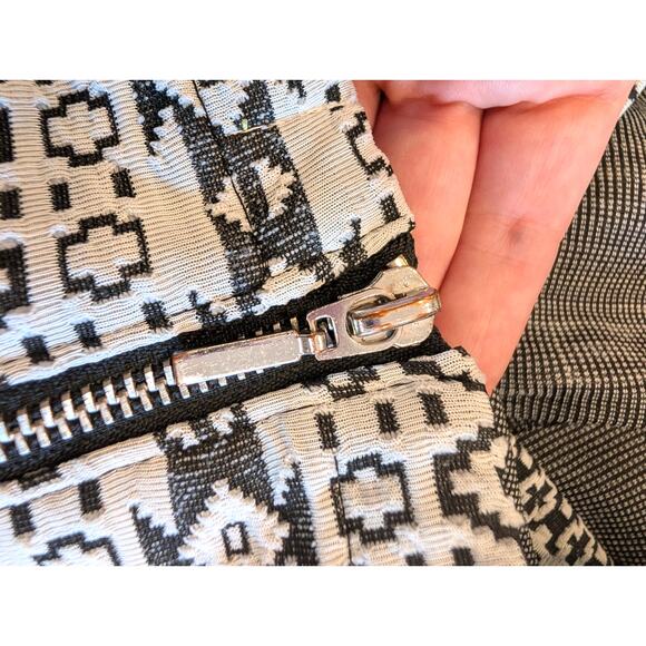 Princess Vera Wang Black White Aztec Flared Mini Skirt Size XL - Picture 7 of 7